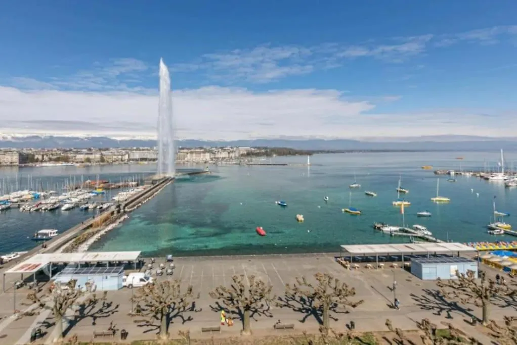 Beautiful Central Apartment Steps From Lake And Water Jet Geneva Switzerland
